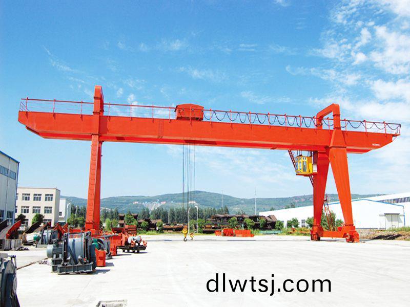 雙(shuang)主(zhu)樑弔(diao)鉤門式起重機