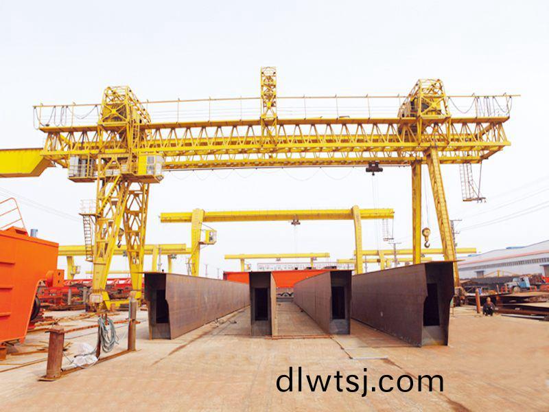 雙主樑(liang)桁(heng)架門式起(qi)重機(ji)