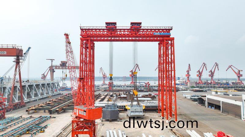 700t｜河南(nan)鑛(kuang)山助力(li)張靖臯(gao)長江(jiang)大(da)橋建設