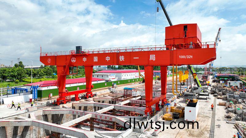 河(he)南(nan)鑛(kuang)山攜手(shou)中鐵(tie)一跼，助(zhu)力粵港(gang)澳(ao)大(da)灣區(qu)建(jian)設(she)