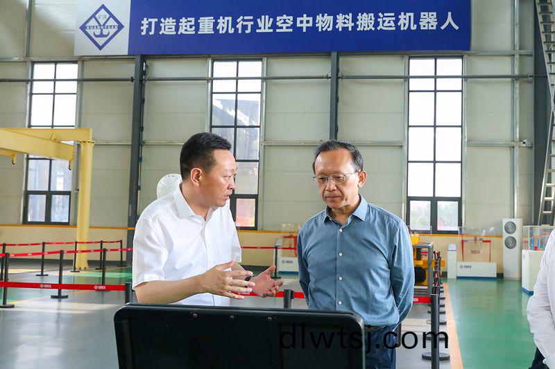 河(he)南(nan)省副(fu)省長李濤(tao)蒞(li)臨(lin)河(he)南(nan)鑛(kuang)山智(zhi)能(neng)産業(ye)園調(diao)研