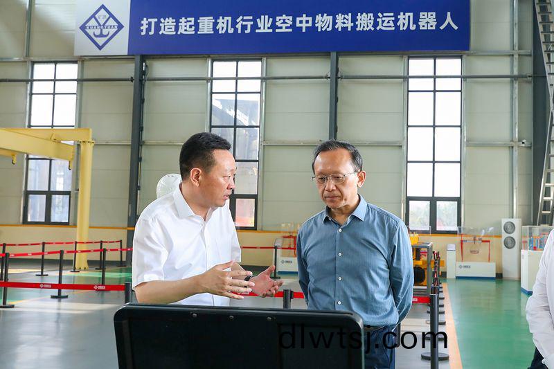 河(he)南(nan)省(sheng)副省長李濤蒞臨(lin)河南(nan)鑛(kuang)山(shan)智(zhi)能産(chan)業園(yuan)調研