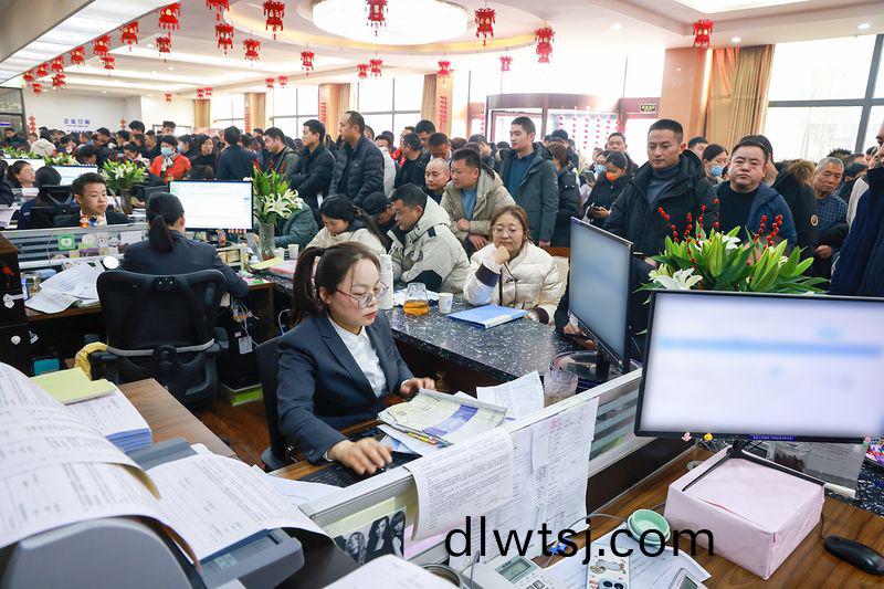 河(he)南鑛(kuang)山｜立(li)旾又(you)逢(feng)“開門(men)紅”，奮(fen)鬭開(kai)啟新徴(zheng)程