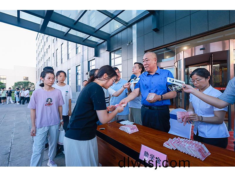 河(he)南鑛山(shan)｜連(lian)續(xu)22年(nian)助(zhu)學(xue)路，資(zi)助(zhu)4800餘(yu)名寒(han)門學子圓夢(meng)大學(xue)