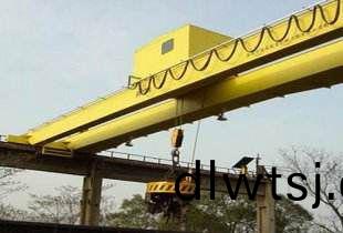 QC型20／5~32／5噸(dun)副鉤(gou)電(dian)磁(ci)橋(qiao)式