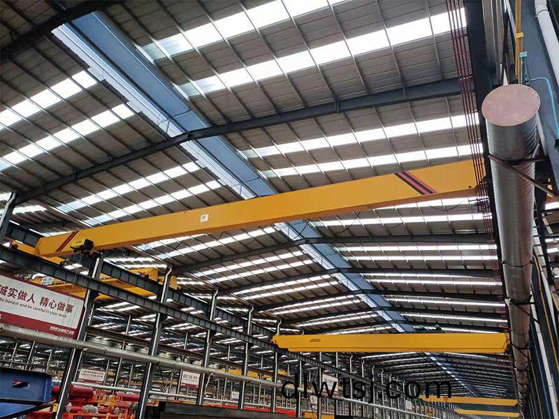 歐式起(qi)重(zhong)機