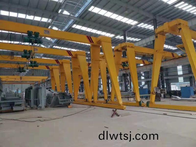 門(men)式起重(zhong)機